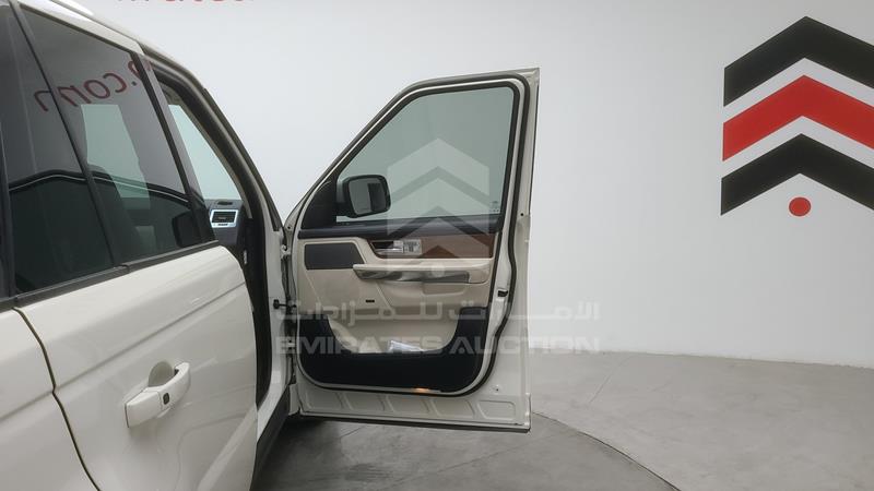 SALLSAAE4AA233314 Auction: EmiratesAuction Lot: 409182 SALLSAAE4AA233314 Range Rover Sport 2010 BLACK Photo 40