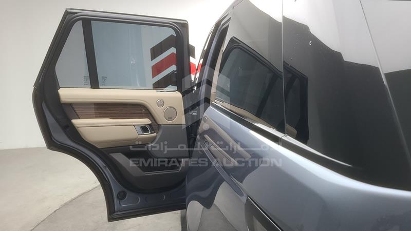 SALGA2BV6JA380966 Auction: EmiratesAuction Lot: 405807 SALGA2BV6JA380966 Range Rover Vogue SE 2018 BLUE Photo 27