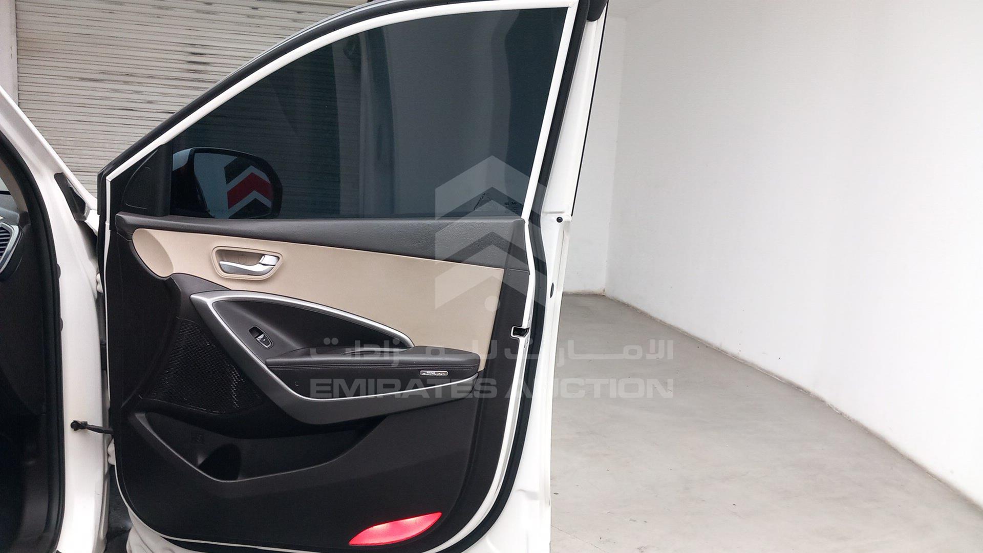 2016 HYUNDAI SANTA FE VIN: KMHSN81EXGU114119