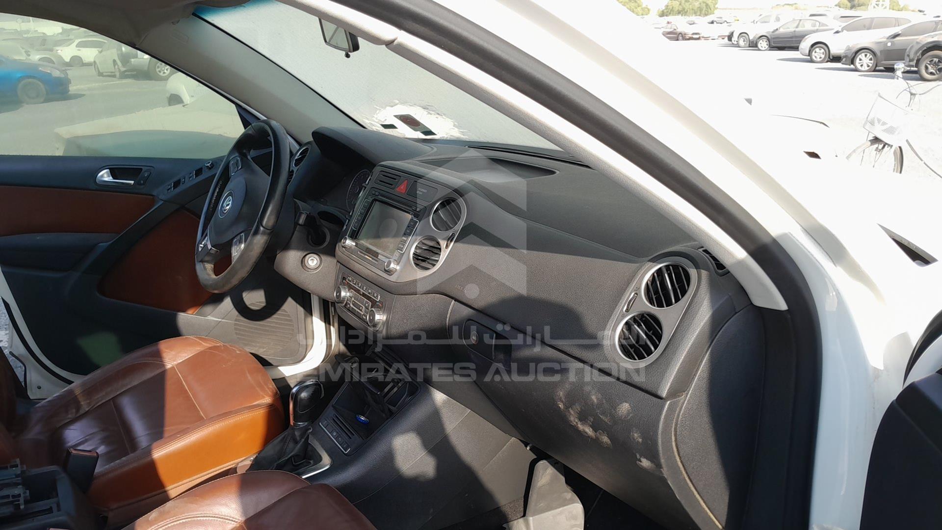 2011 VOLKSWAGEN TIGUAN VIN: WVGCE15N3BW008422