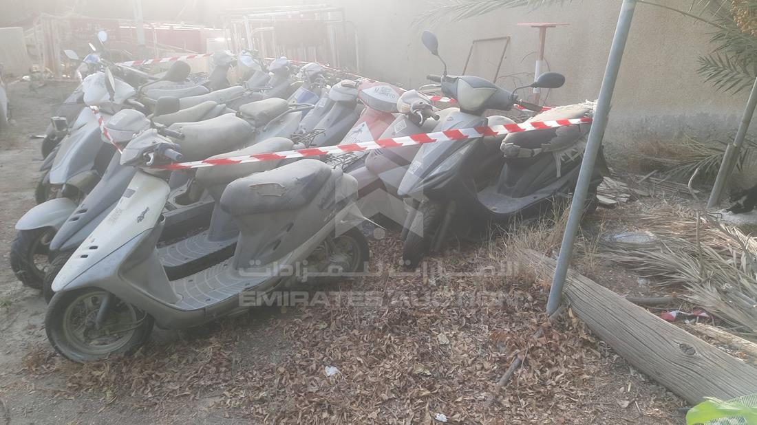 21 Scooters - Scrap without document — Rear Left Angle — Photo 8