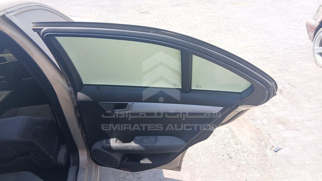 مرسيدس C200 2012 — الباب الخلفي الأيمن — صورة 21