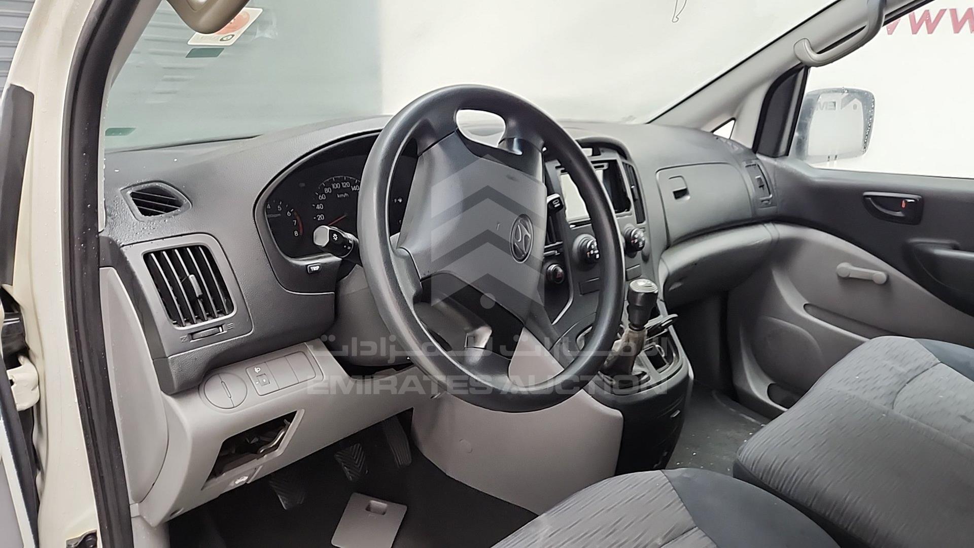 2012 HYUNDAI H1 VIN: KMHWG81R8CU364919