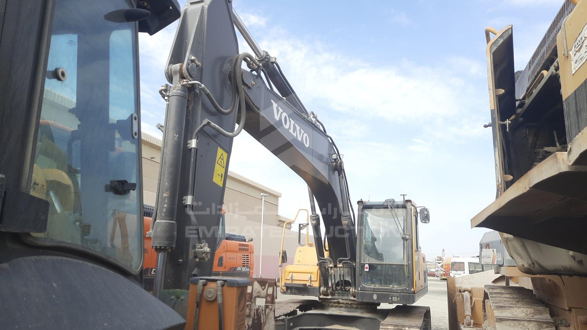 2024 VOLVO EC220DL VIN: VCEC220DE00232955