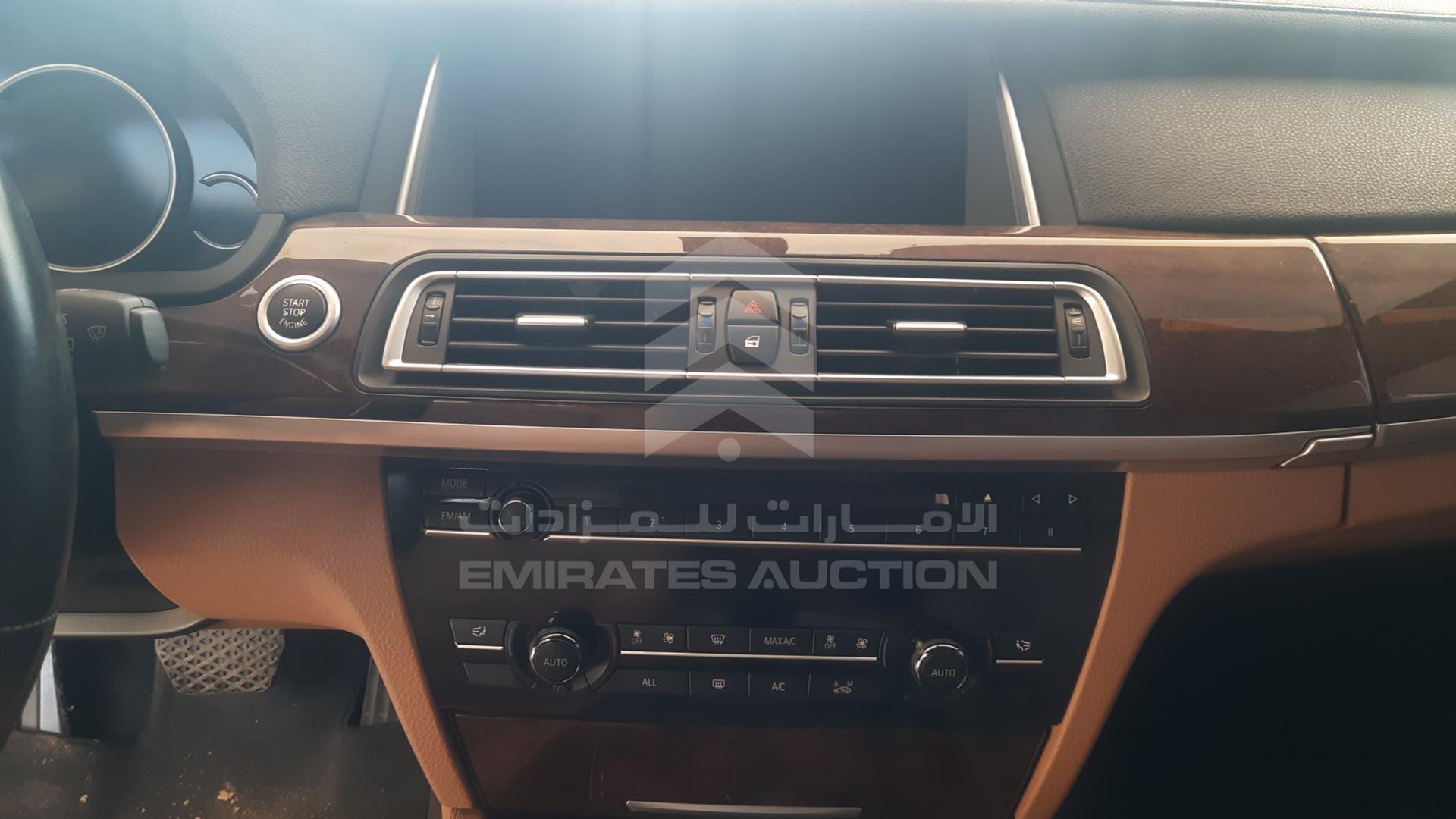 0 BMW --- VIN: WBAYE2108DDZ42176