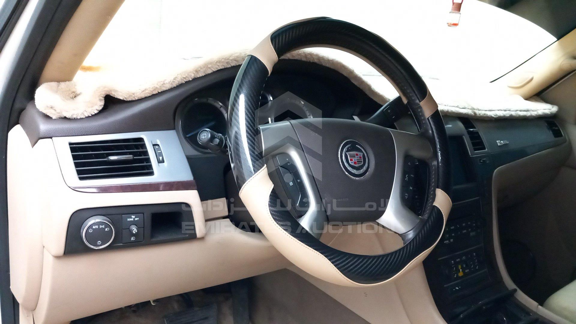 2011 CADILLAC ESCALADE VIN: 1GYS3EEJ1BR157902