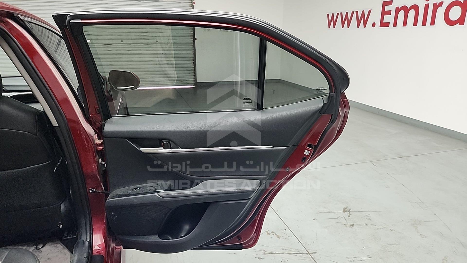 2018 TOYOTA CAMRY VIN: 4T1B11HK5JU566792