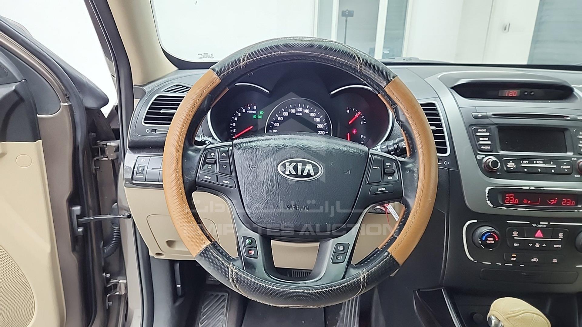 2015 KIA SORENTO VIN: KNAKU8119F5512075