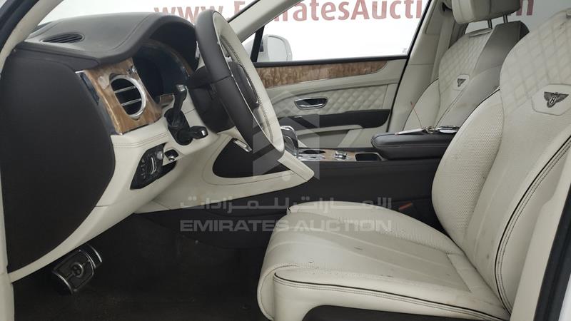 SJAAM2ZV0NC039794 Auction: EmiratesAuction Lot: 405218 SJAAM2ZV0NC039794 Bentley Bentayga 2022 WHITE Photo 11