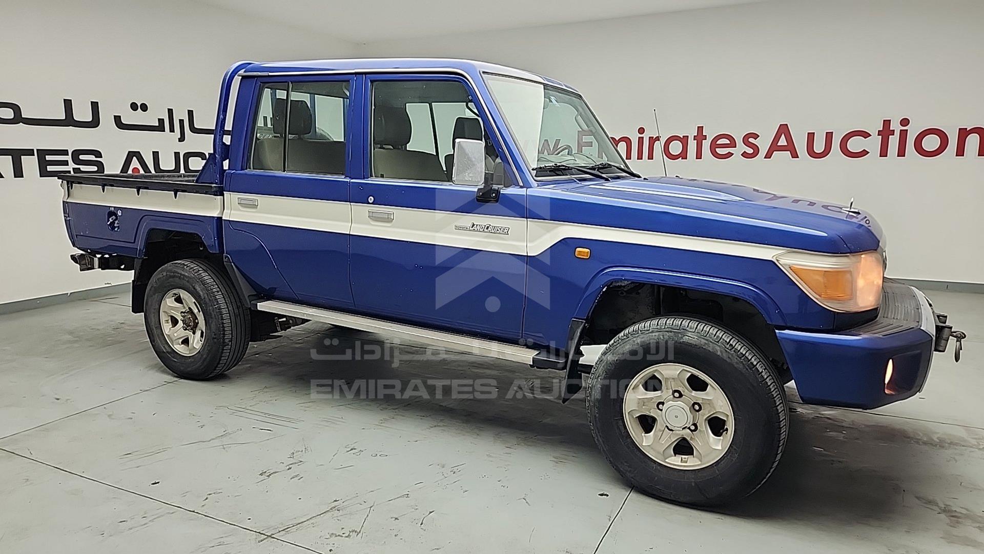2013 TOYOTA LAND CRUISER VIN: JTFBU71J1D4703089