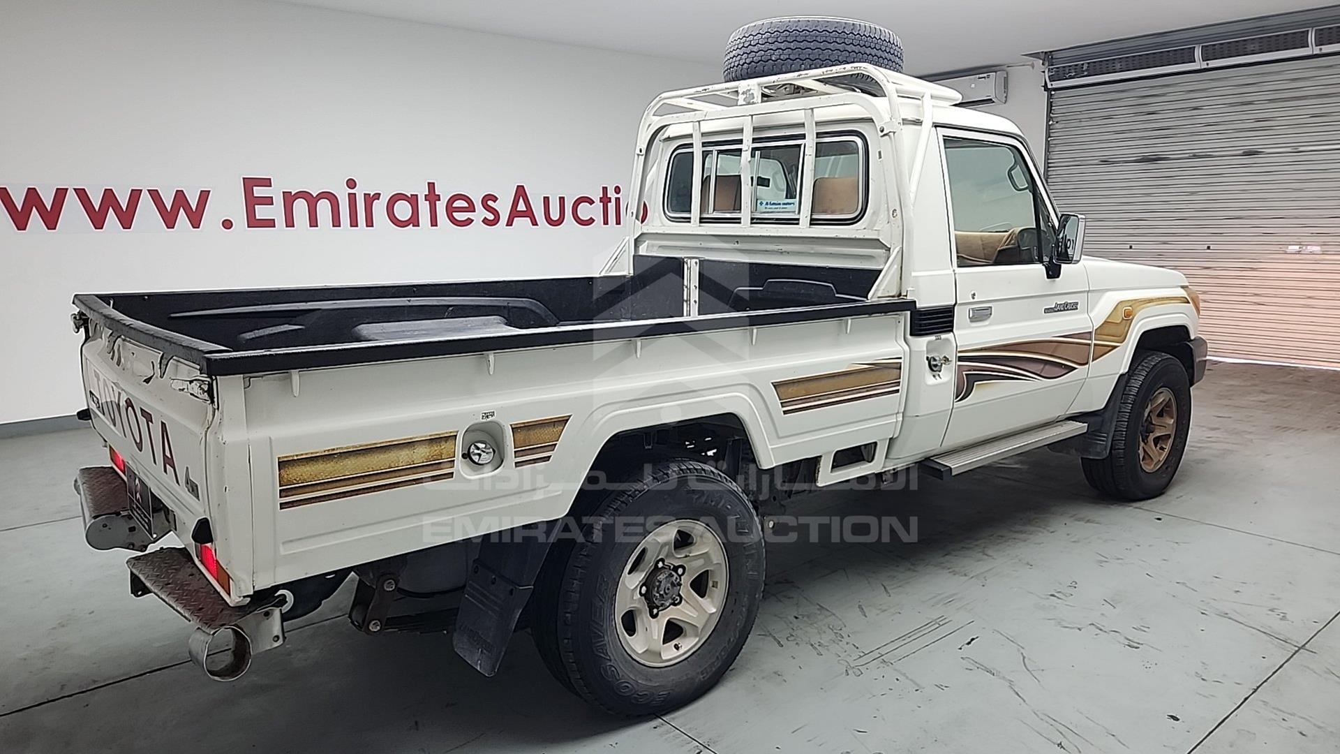 2012 TOYOTA LAND CRUISER VIN: JTFLU73J3C4522897