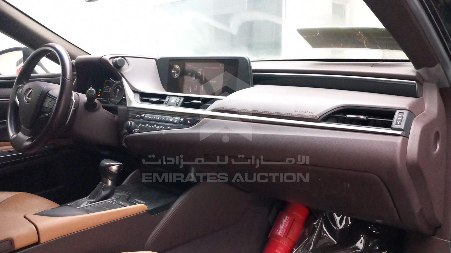 2019 LEXUS ES 300H VIN: JTHB21B17K2047840