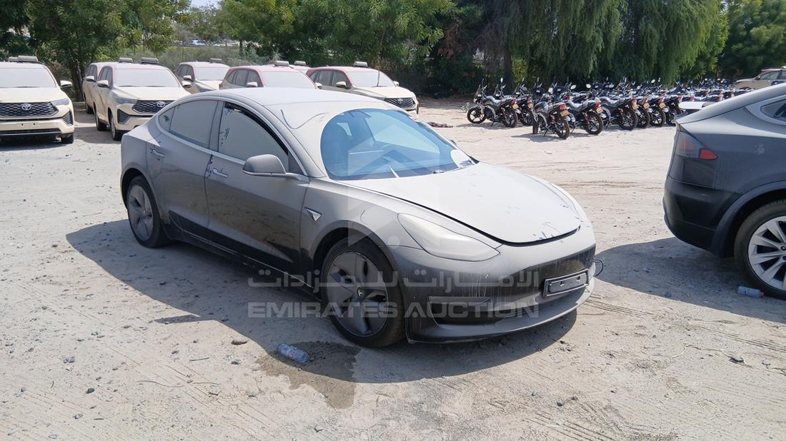 تيسلا موديل 3 2020 — الزاوية الأمامية اليمنى — صورة 10