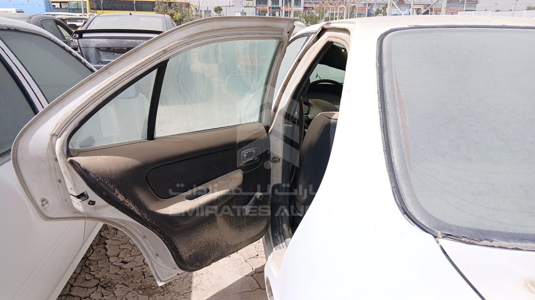 نيسان صني 2000 — الباب الخلفي الأيسر — صورة 18