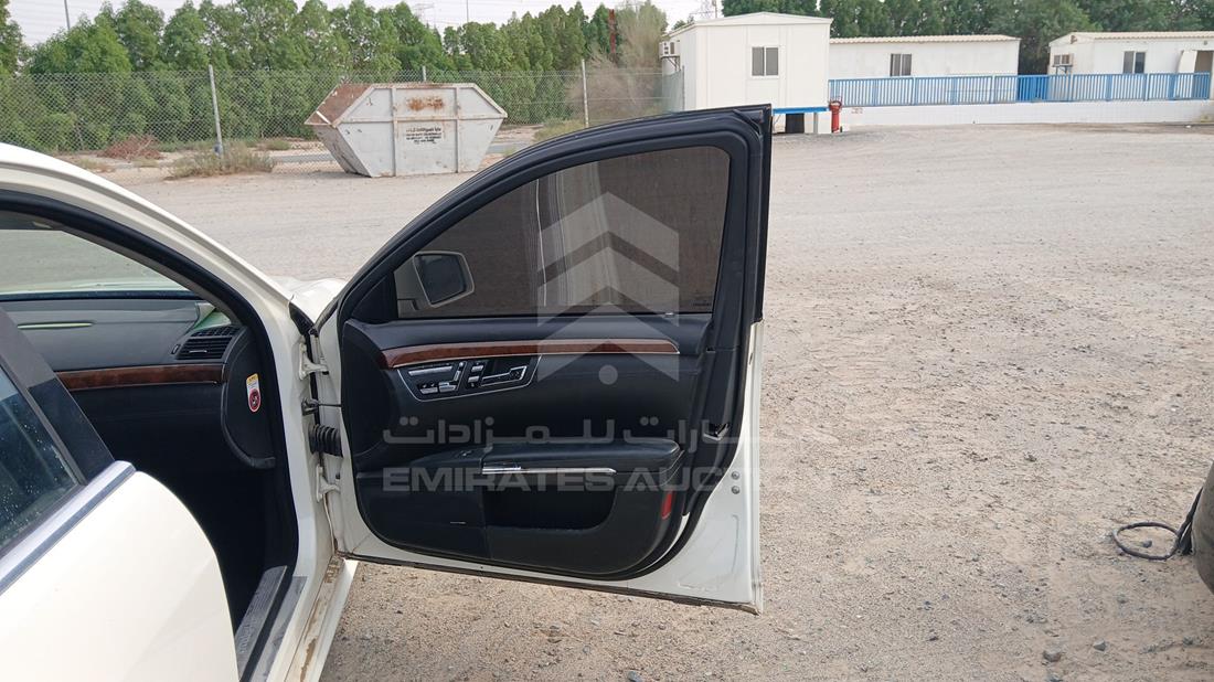 مرسيدس اس 550 2011 — الباب الأمامي الأيمن — صورة 26