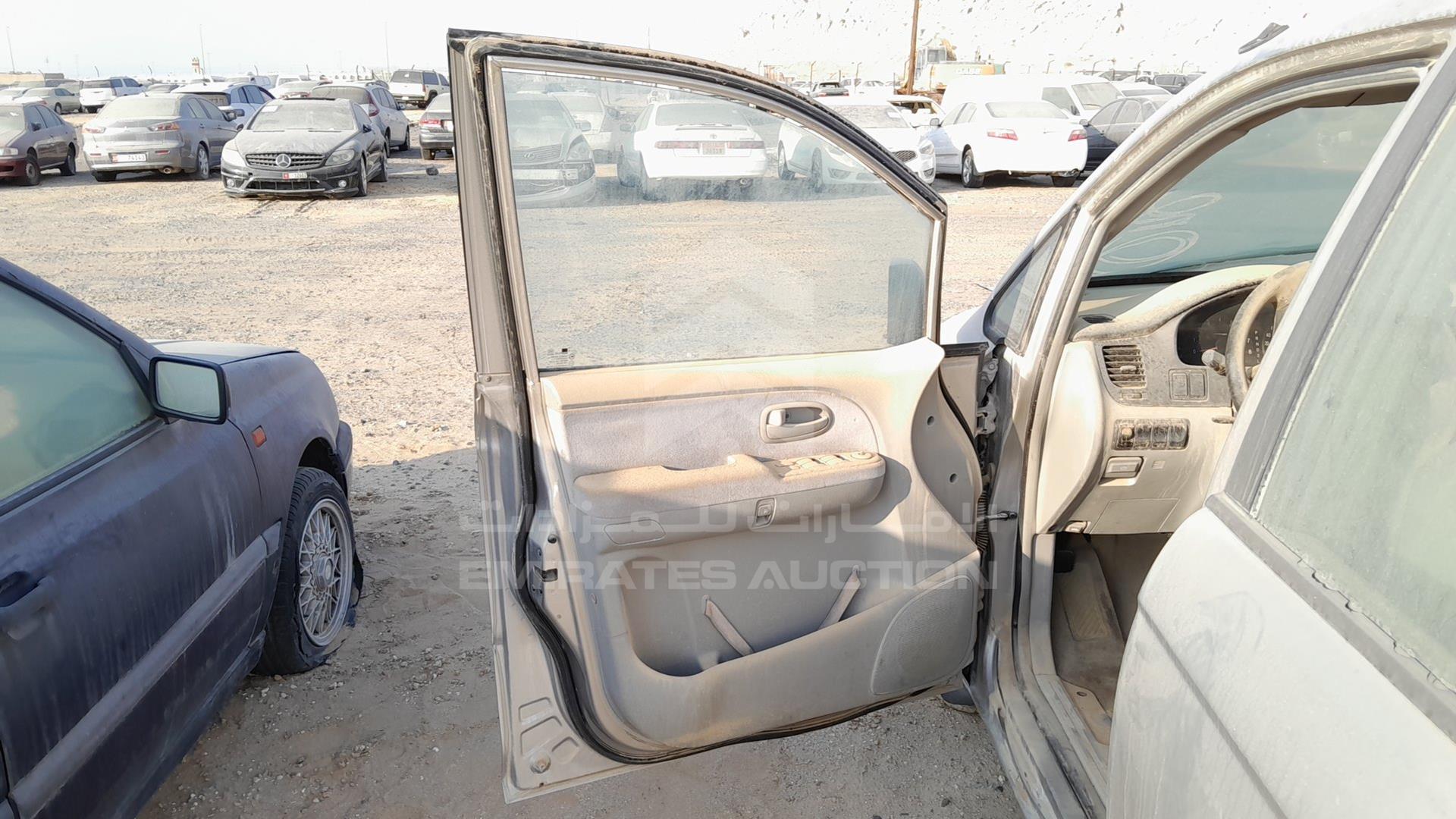 2006 HYUNDAI TRAJET VIN: KMHMG81C56U289569