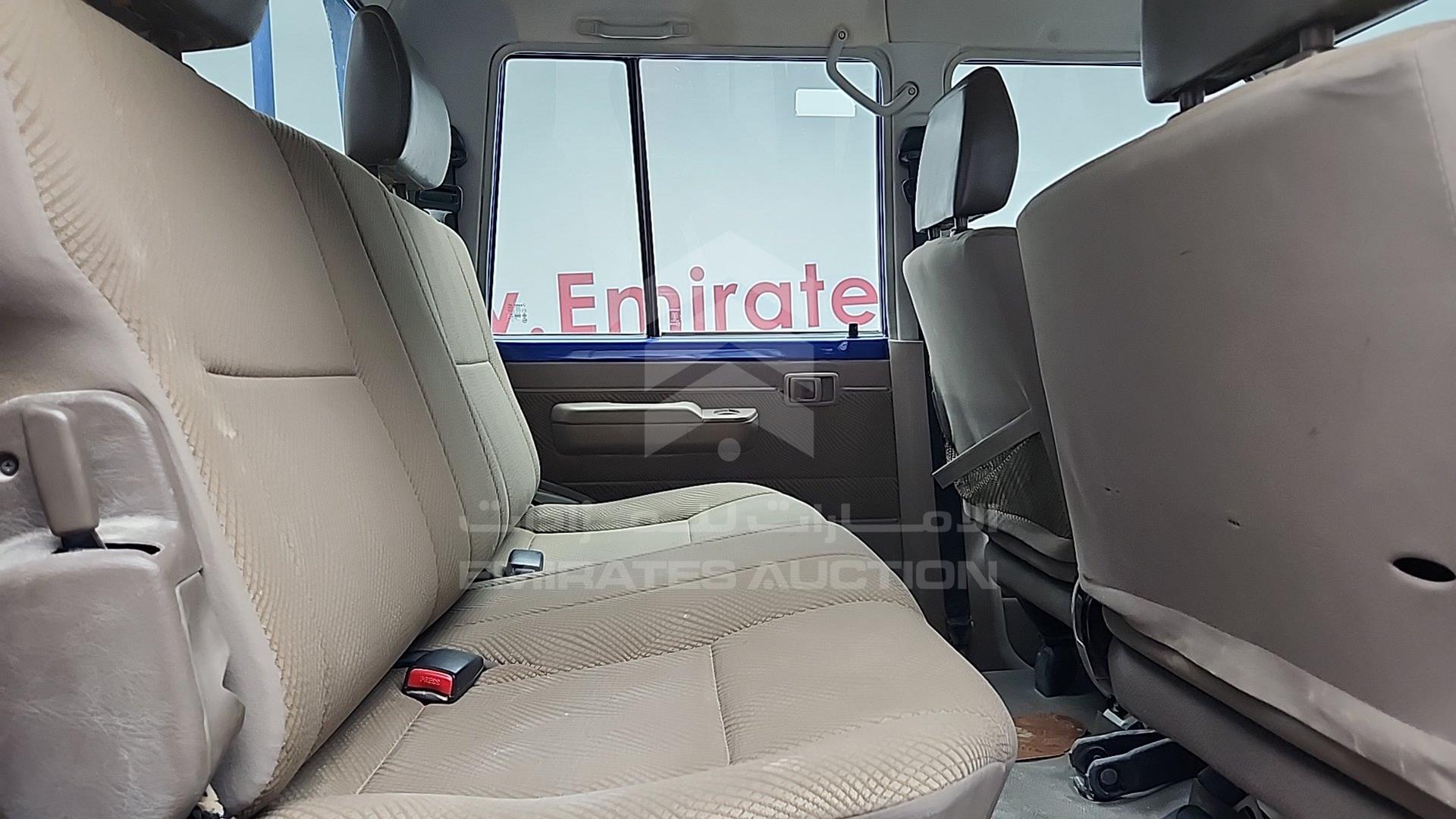 2013 TOYOTA LAND CRUISER VIN: JTFBU71J1D4703089