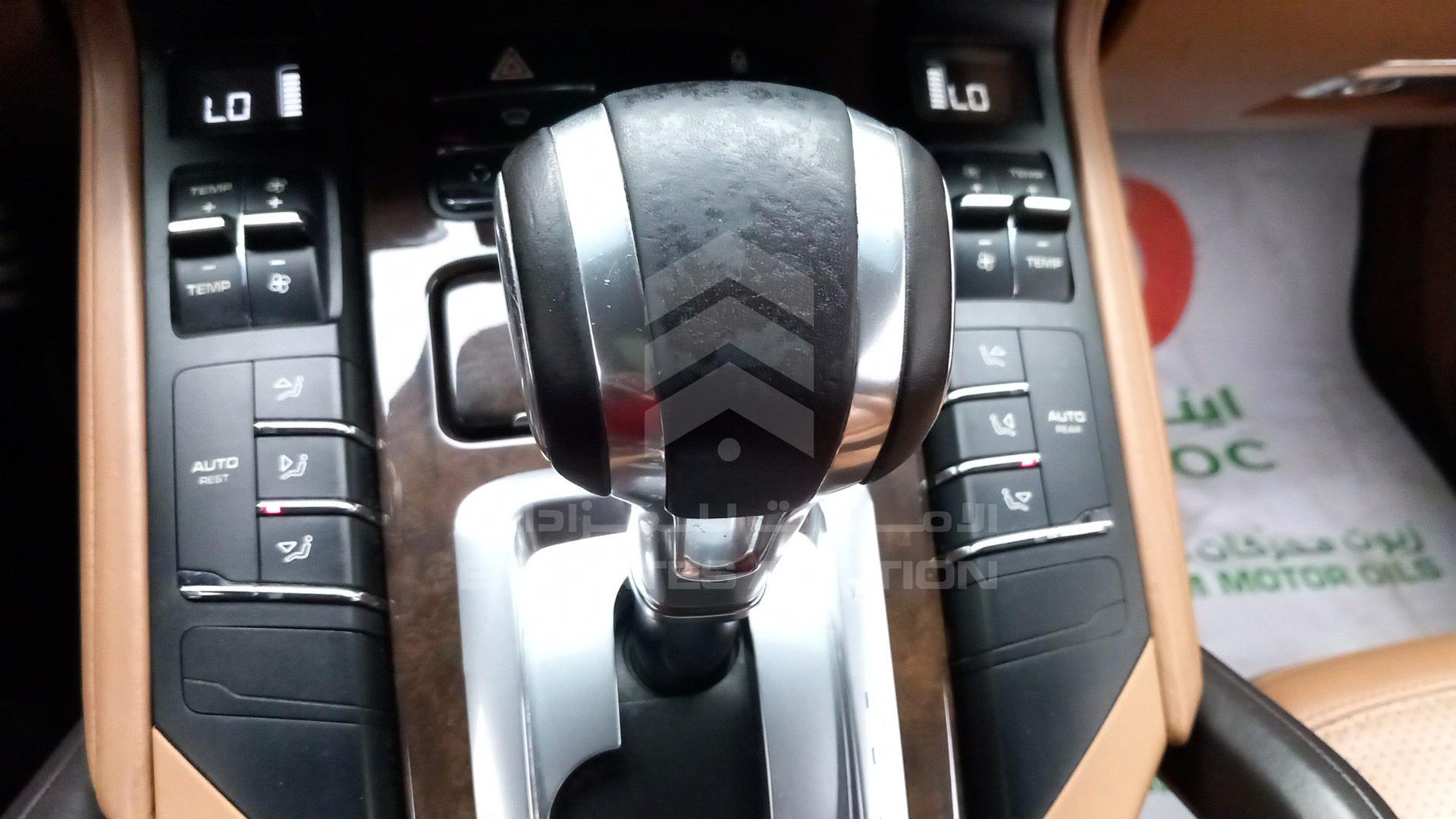 2013 PORSCHE CAYENNE VIN: WP1ZZZ92ZDLA00806
