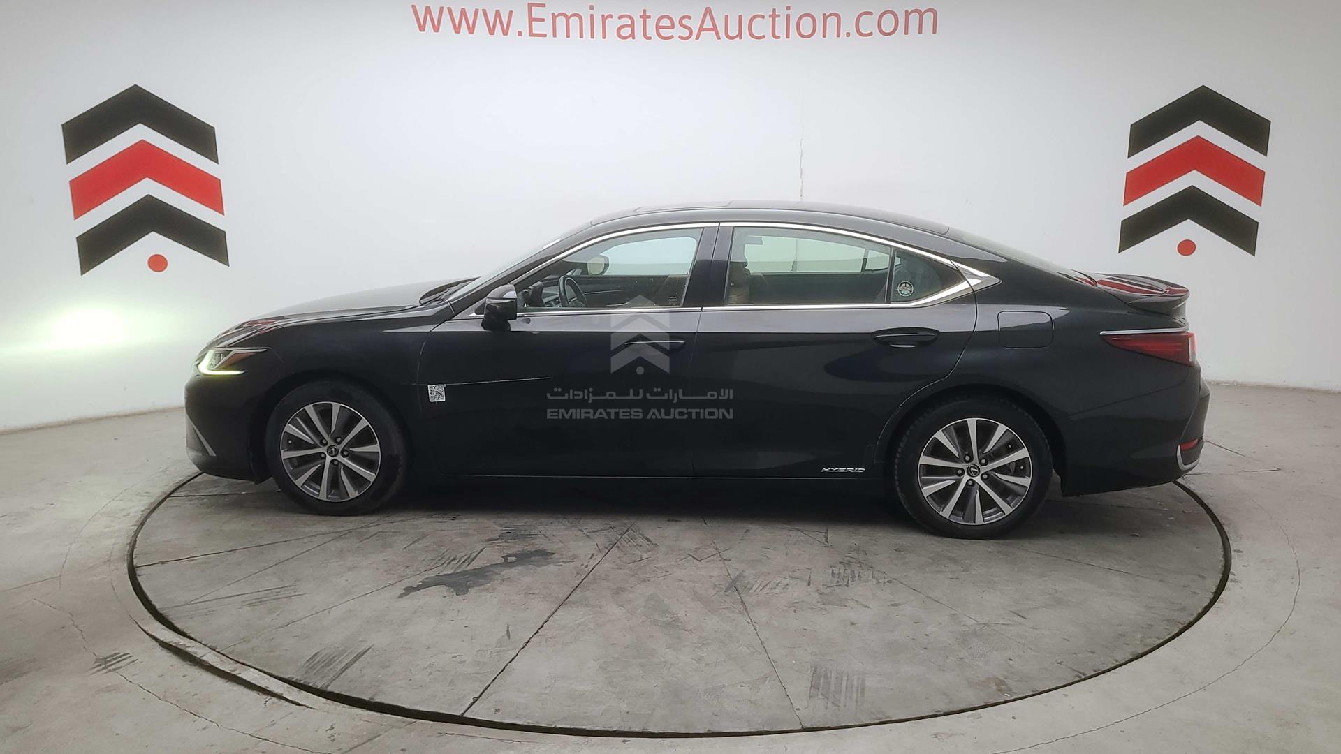 2019 LEXUS ES 300H VIN: JTHB21B17K2047840
