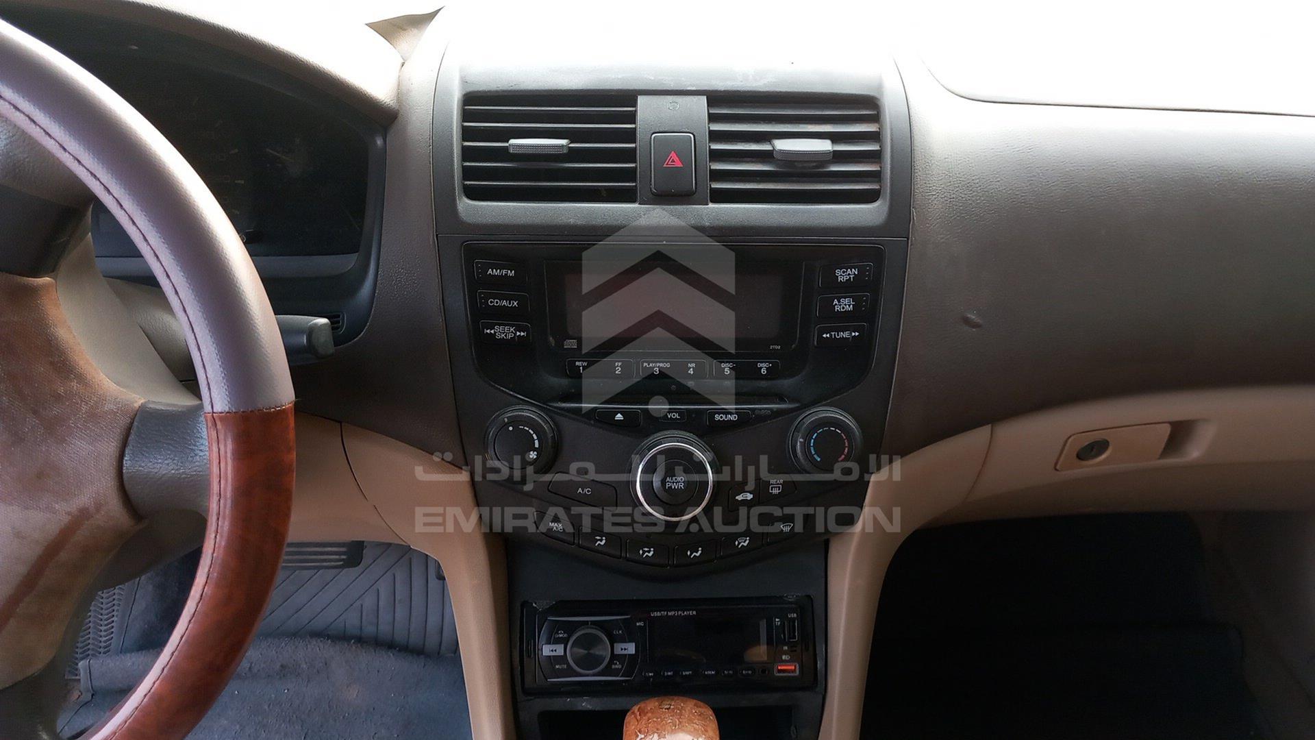 2006 HONDA ACCORD VIN: JHMCM56526C404585