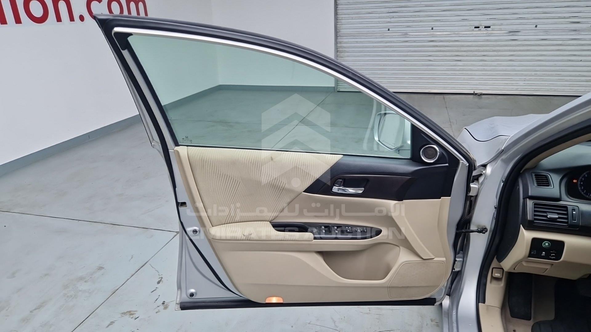 2015 HONDA ACCORD VIN: LUCCR2627F3414824