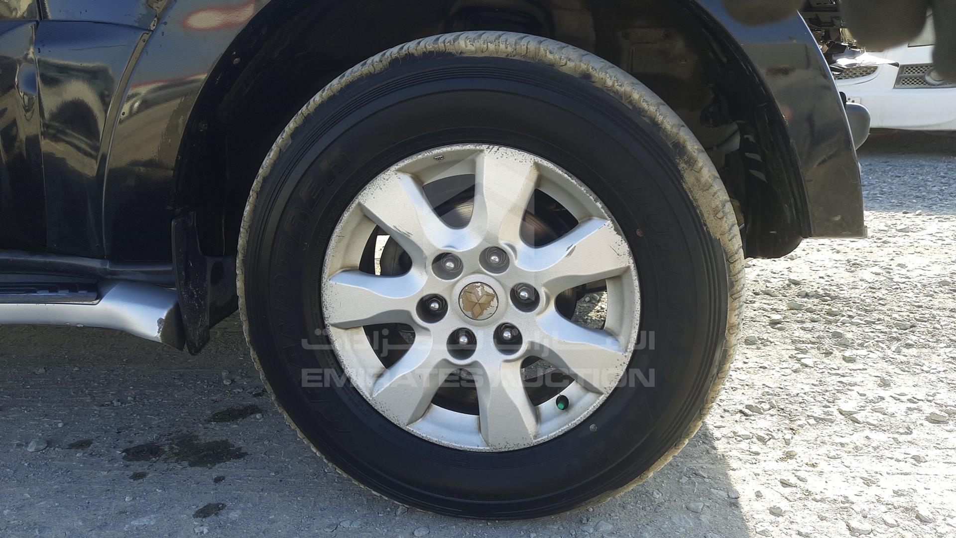 2011 MITSUBISHI PAJERO VIN: JMYLRV95WBJ707286
