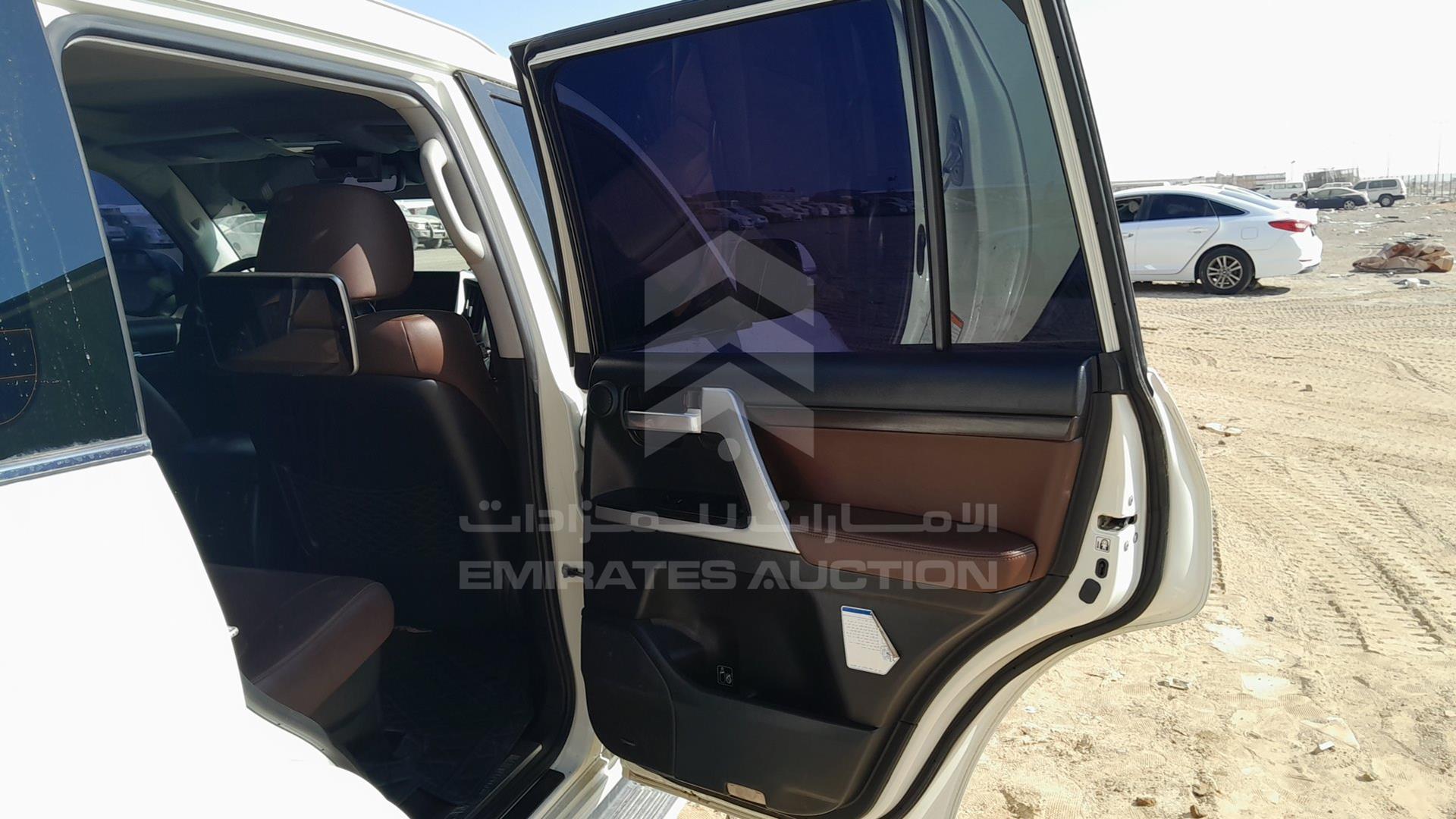 2017 TOYOTA LAND CRUISER VIN: JTMHY05J0H4057056