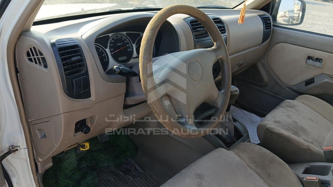 جيه ام سي Pick Up 2016 — زاوية واجهة السائق الأمامية اليسرى — صورة 12