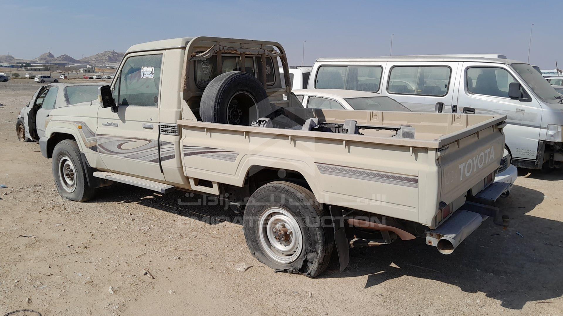 2010 TOYOTA LAND CRUISER VIN: JTFLU73J8A4507289