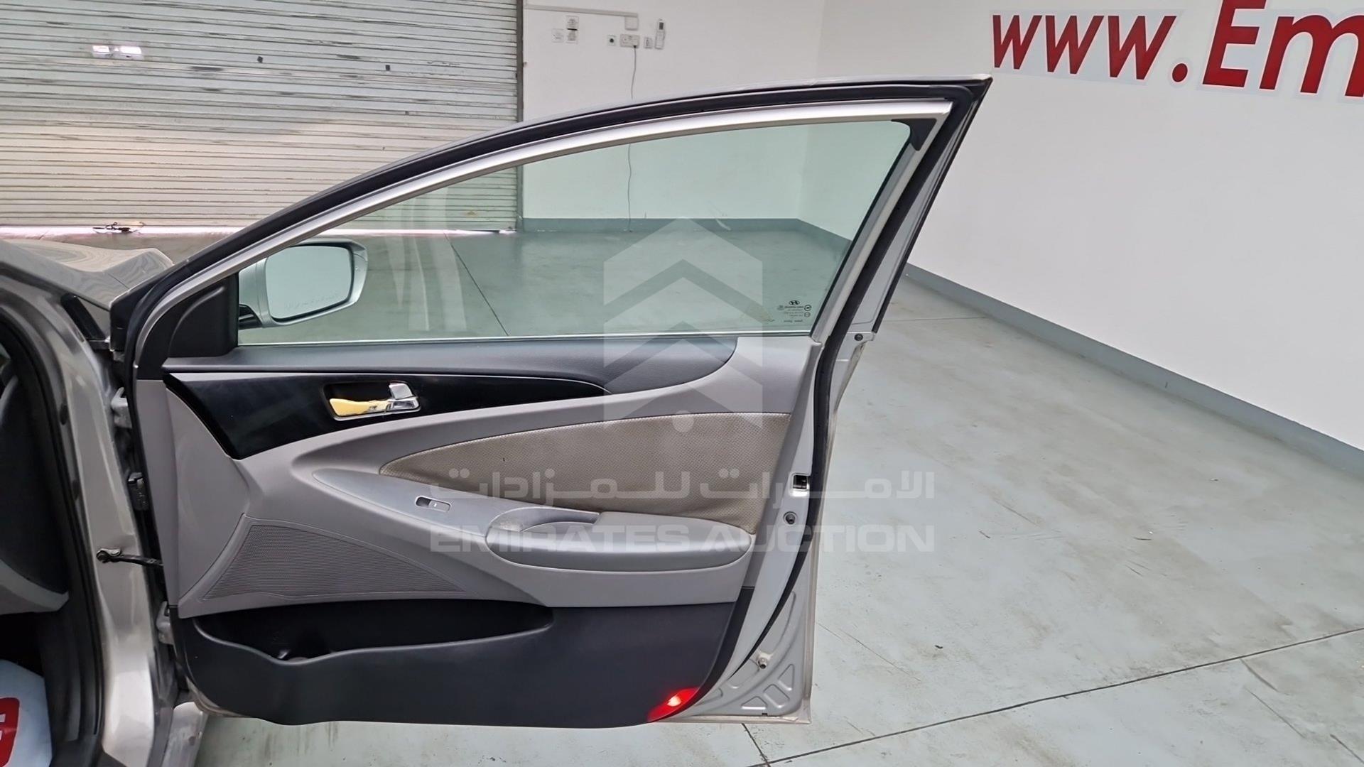 2012 HYUNDAI SONATA VIN: KMHEC41C2CA388372