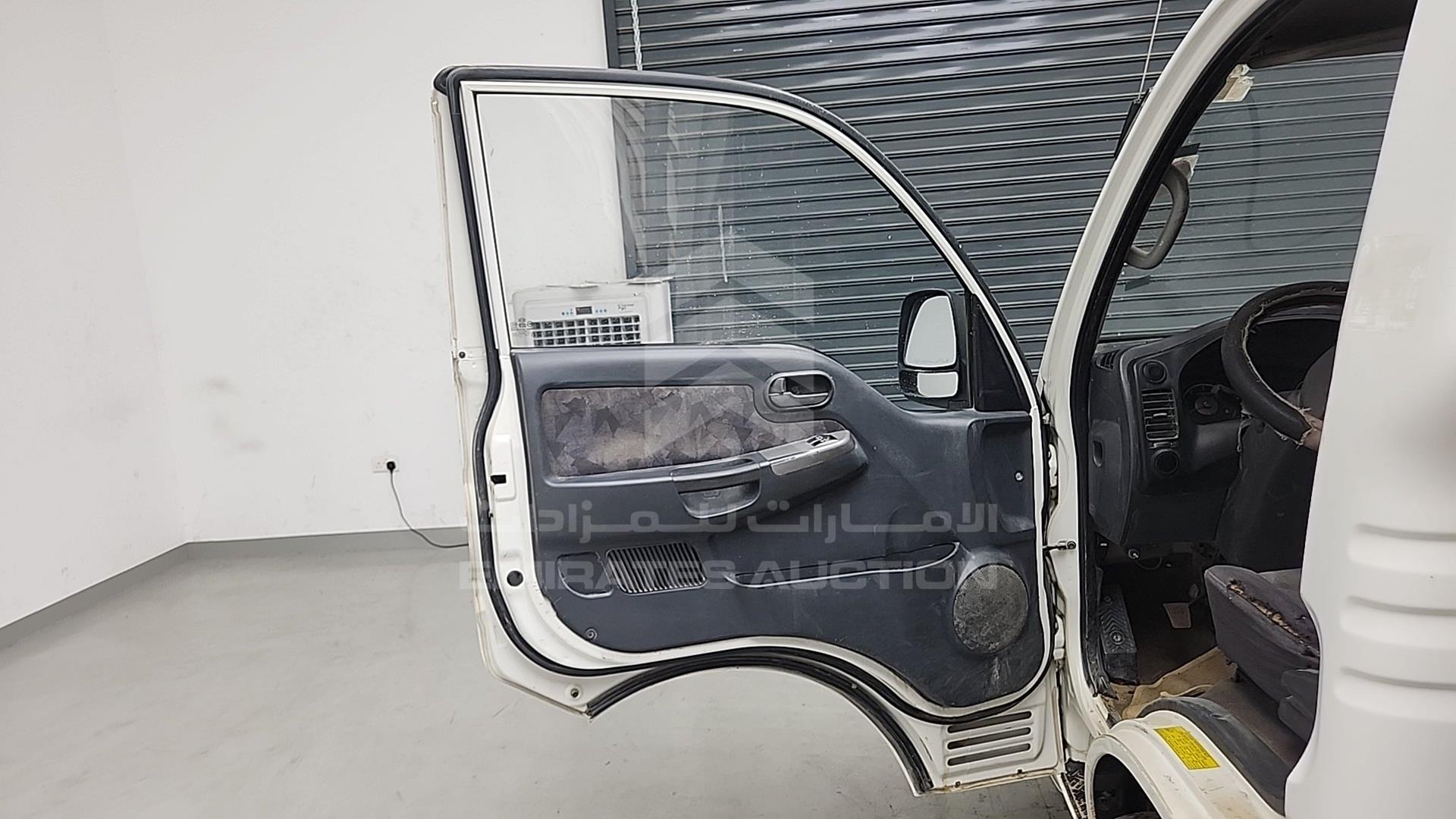 2005 KIA K 2700 VIN: KNCSE011857027404