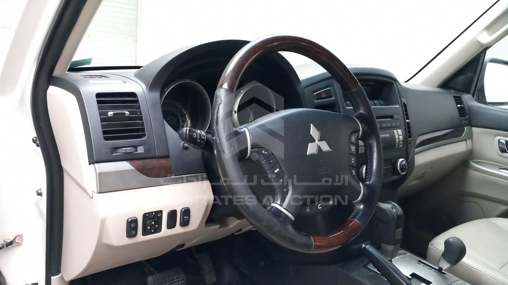 2010 MITSUBISHI PAJERO VIN: JMYLRV95WAJ713865
