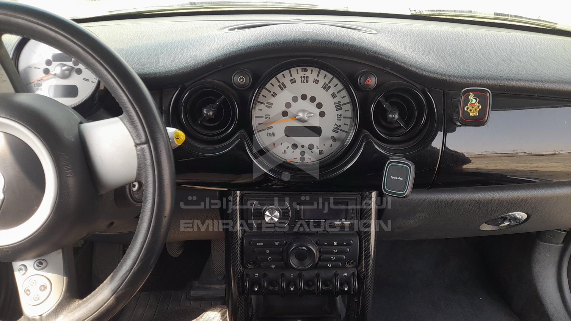 2005 MINI COOPER VIN: WMWRC33595TK60424