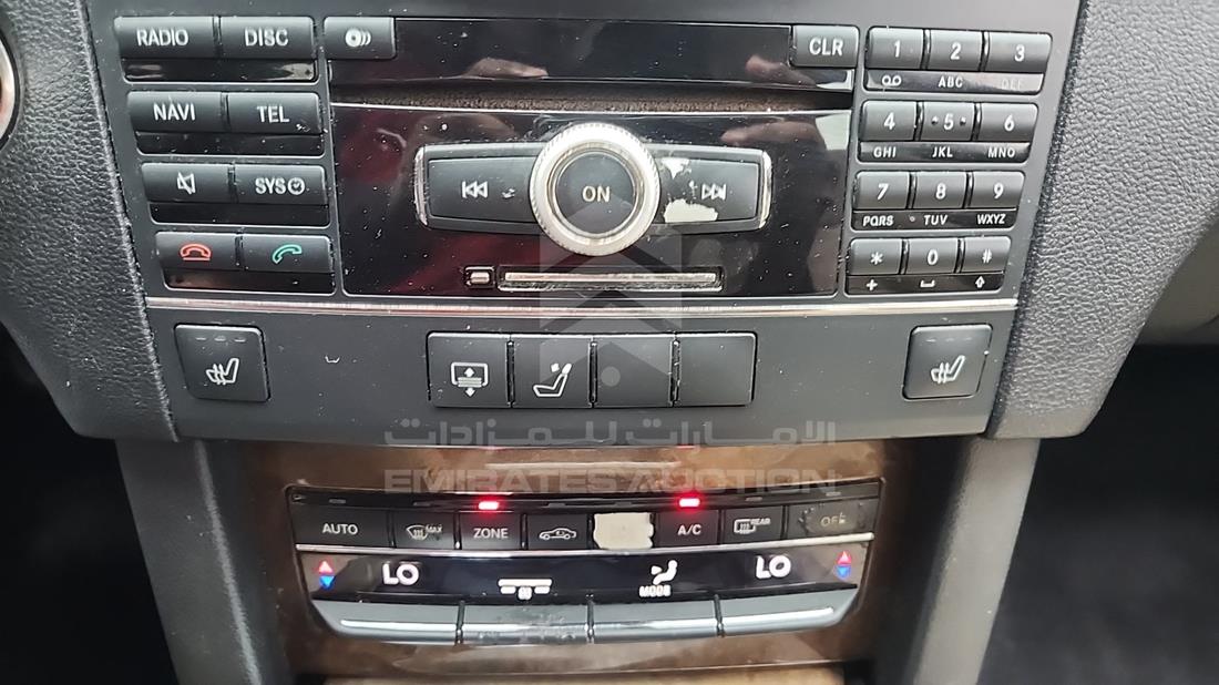 مرسيدس E 350 2010 — نظم الترفيه وكاميرا المراقبة والملاحة — صورة 20