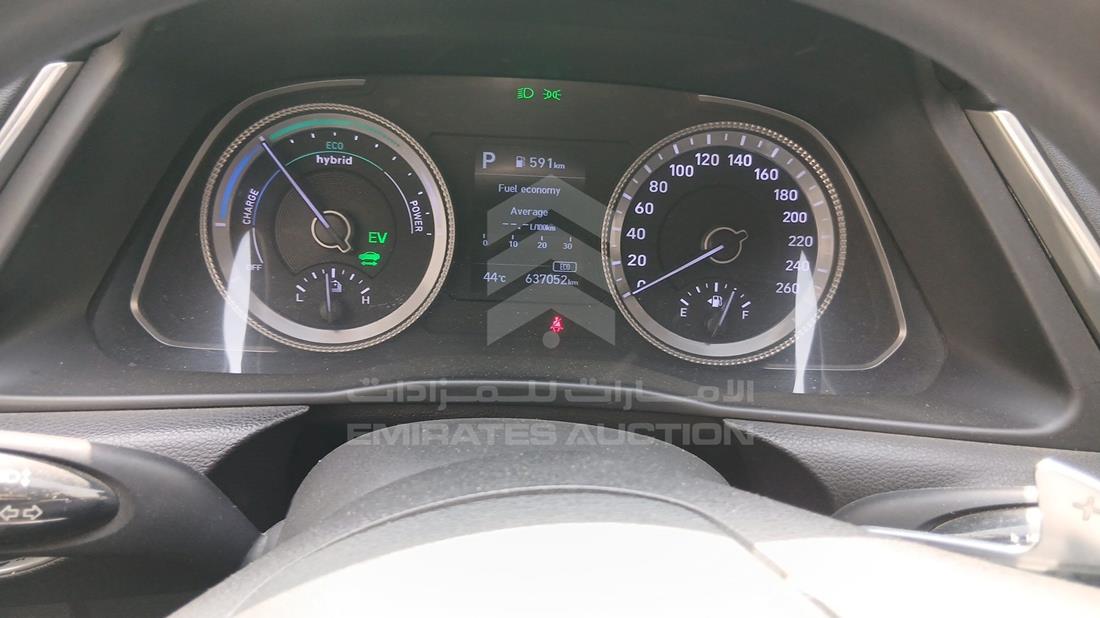 2021 Hyundai Sonata Hybrid — Speedometer & RPM Gauges — Photo 15