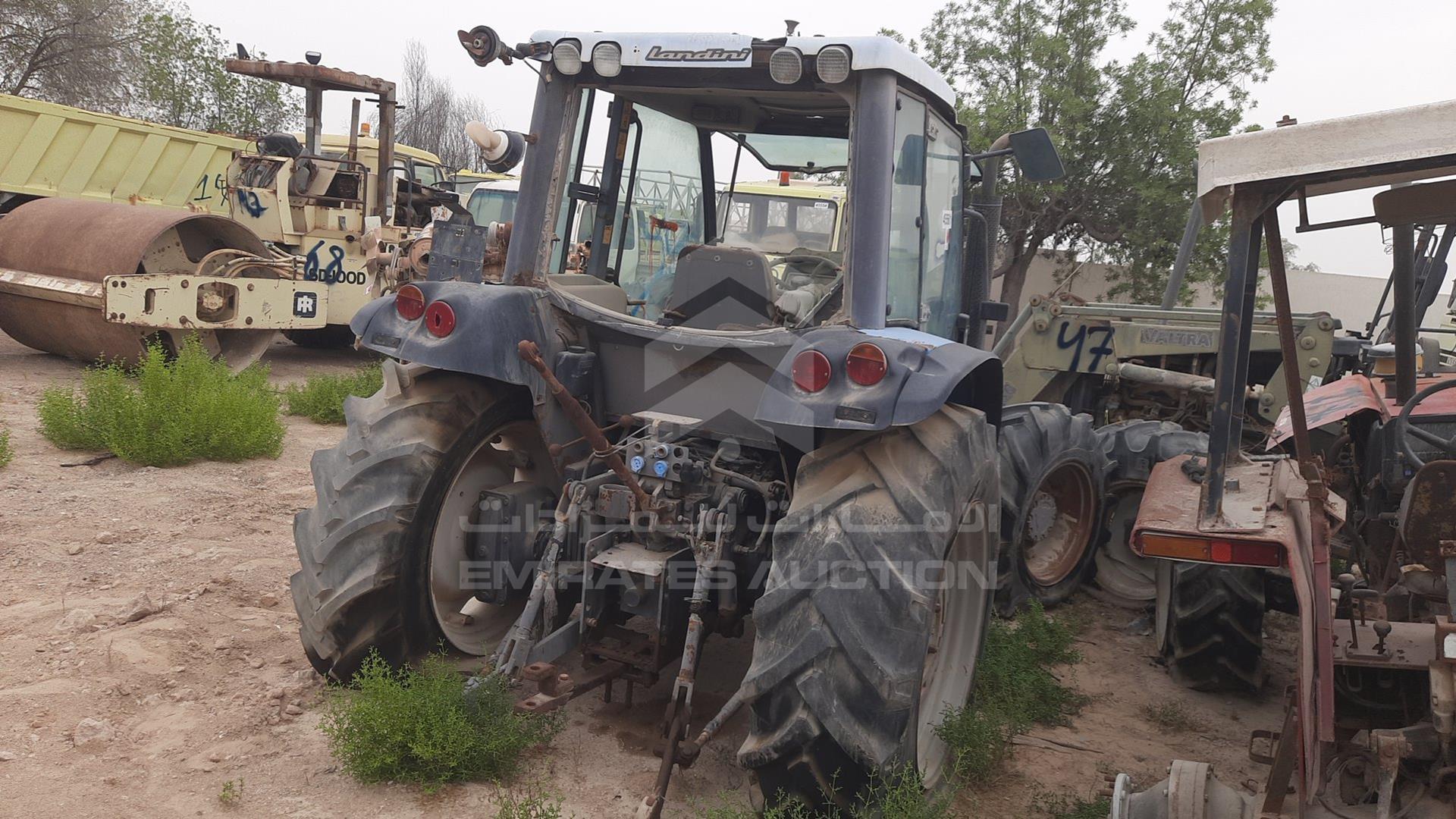 2002 TRACTOR --- VIN: MFDLM46029