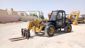 2009 Caterpillar TH414 — Front Left Angle — Photo 6 — Thumbnail