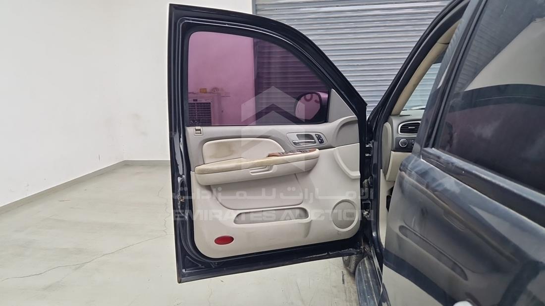 2007 GMC Yukon — Front Left Door — Photo 12