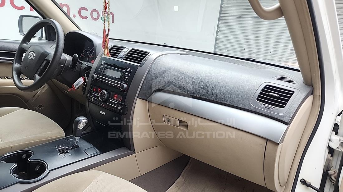 2012 Kia Mohave — Front Right Passenger Dashboard View — Photo 28