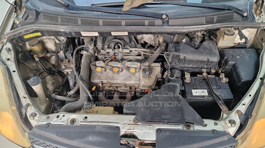 2004 Toyota Sienna — Engine Bay — Photo 42