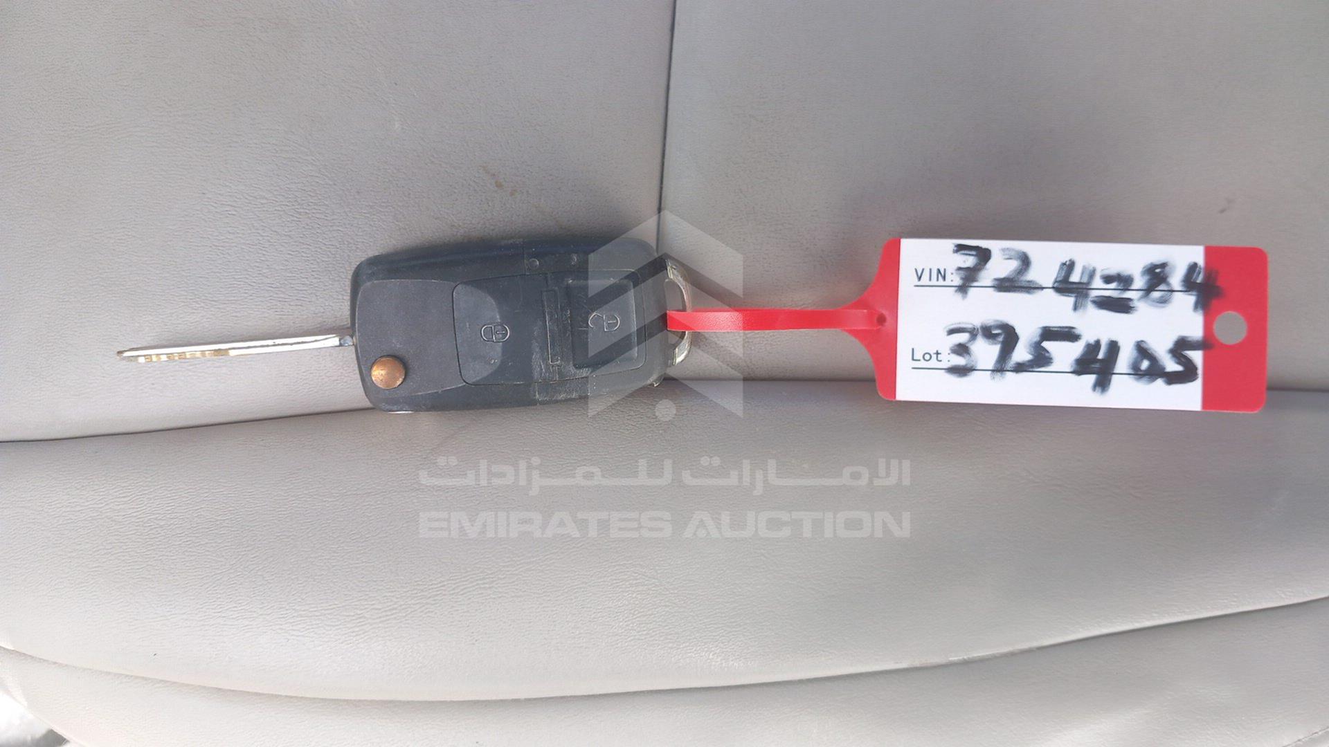 2008 MITSUBISHI PAJERO VIN: JMYLRV93W8J724284