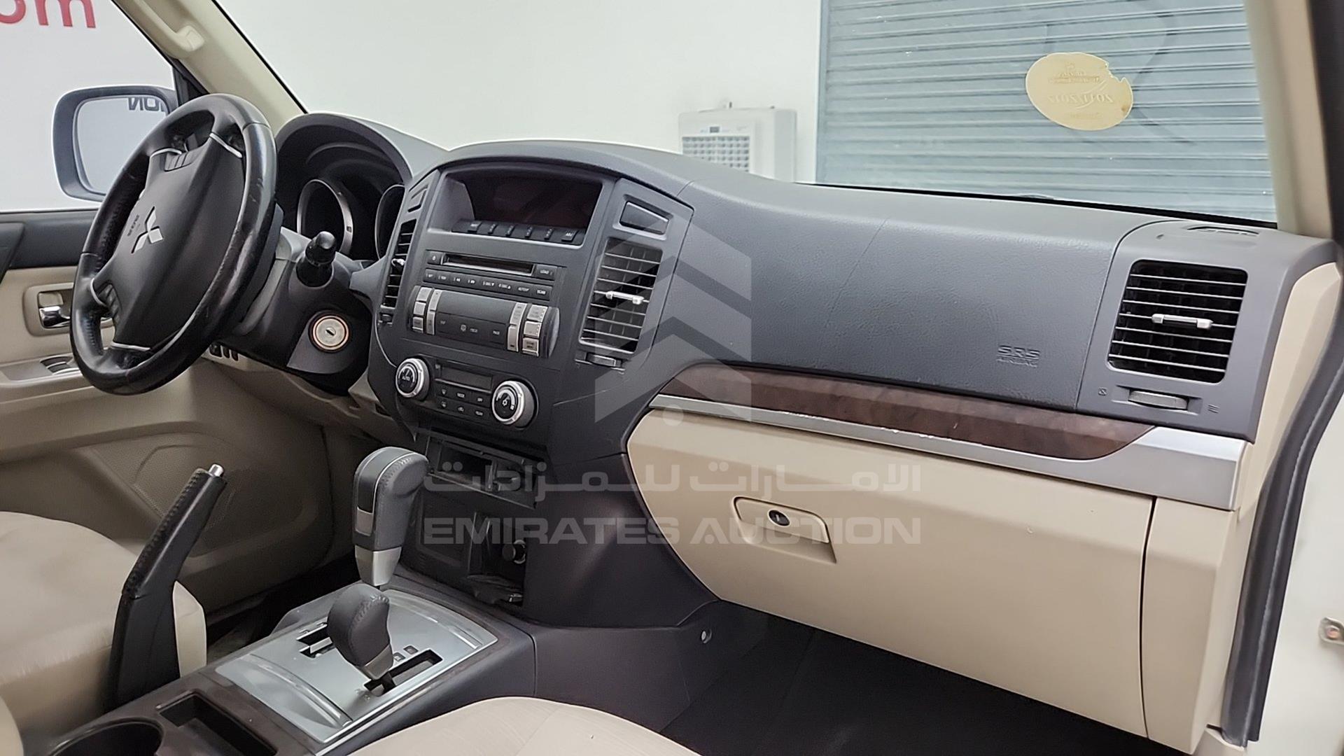 2010 MITSUBISHI PAJERO VIN: JMYLRV95WAJ702893