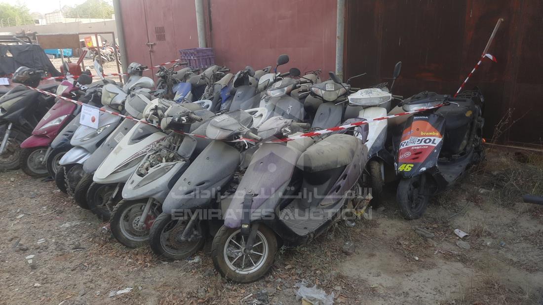 21 Scooters - Scrap without document — Front Left Angle — Photo 2