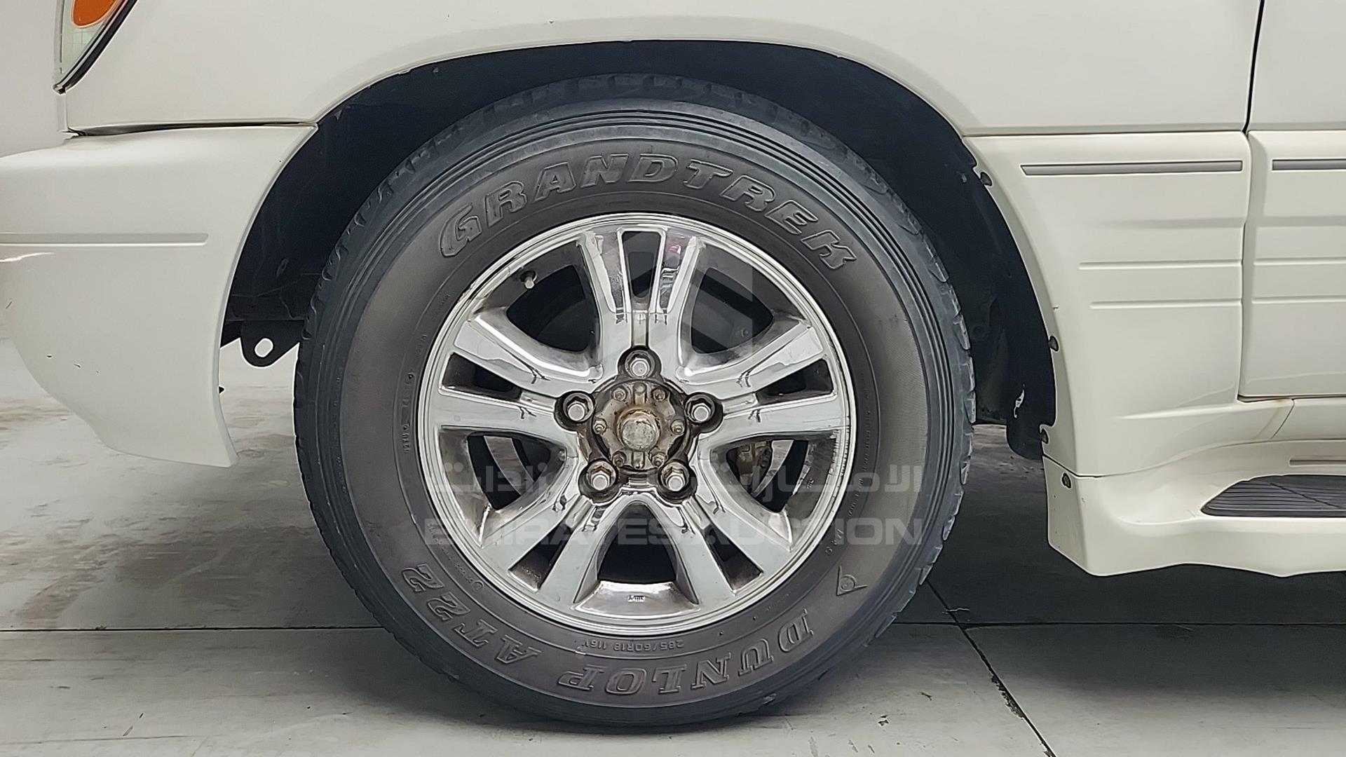 2005 LEXUS LX 470 VIN: JTJHT00W154003131