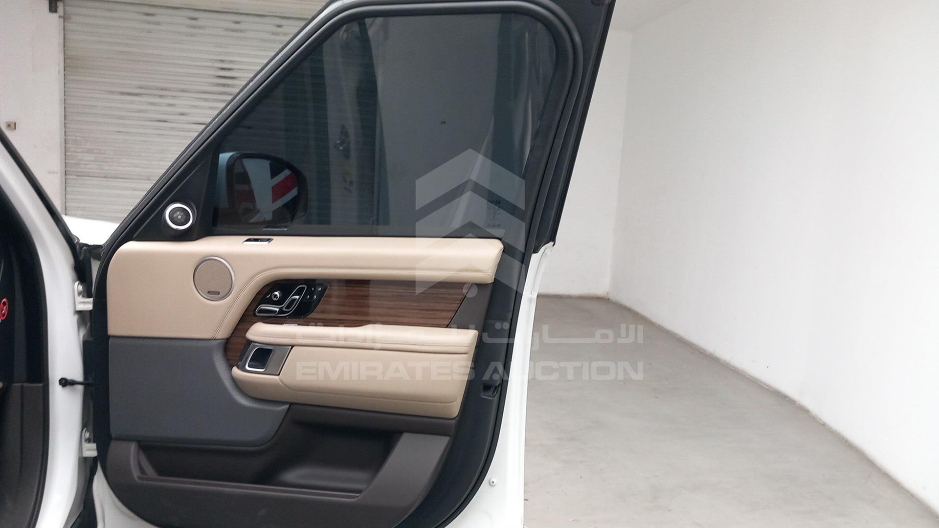 2018 RANGE ROVER HSE VIN: SALGA2BVXJA395227