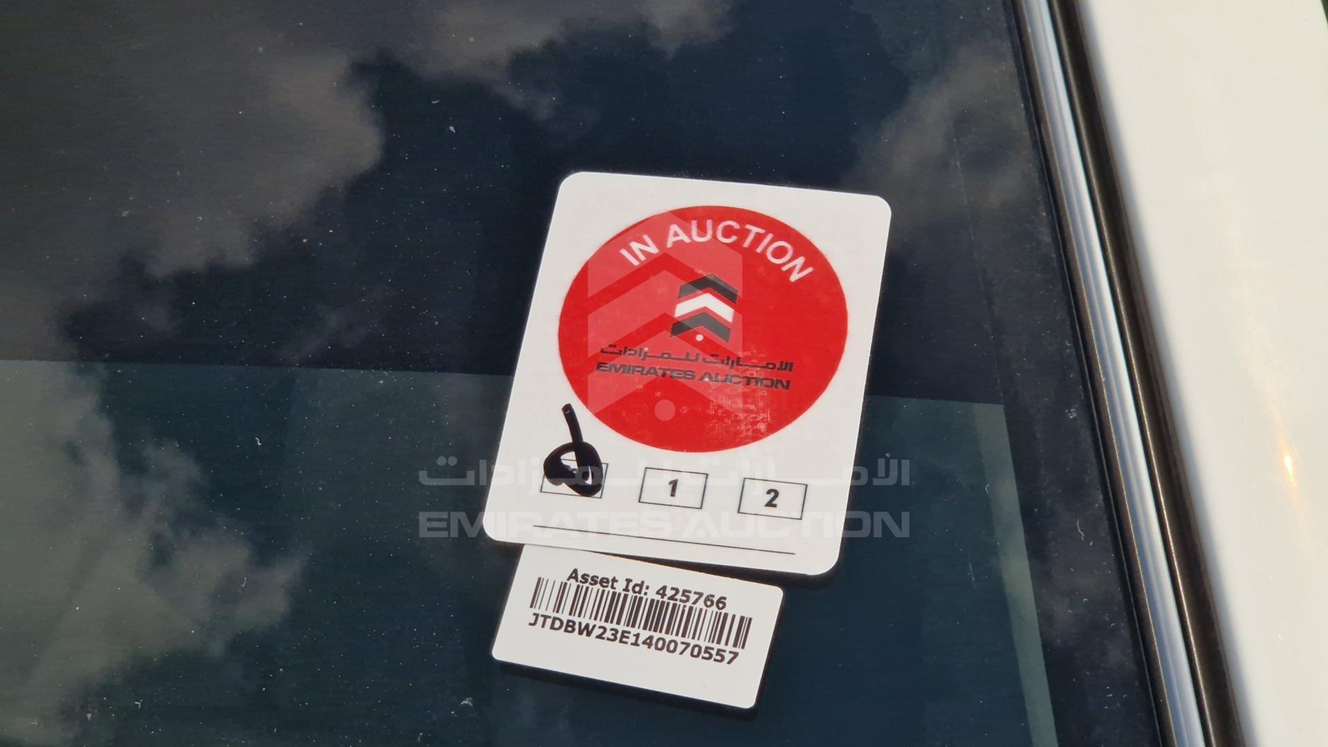 2004 TOYOTA COROLLA VIN: JTDBW23E140070557