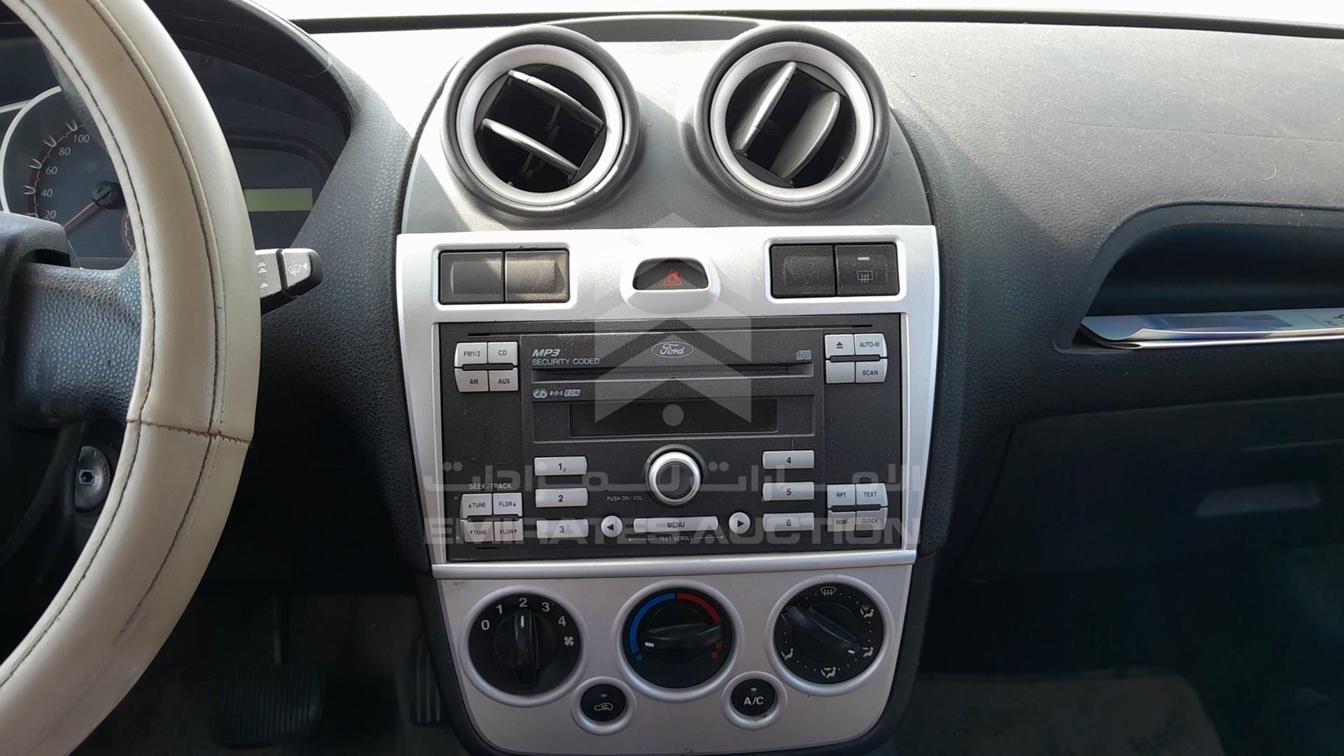 2011 FORD FIGO VIN: MAJTJ21D2BAE38340