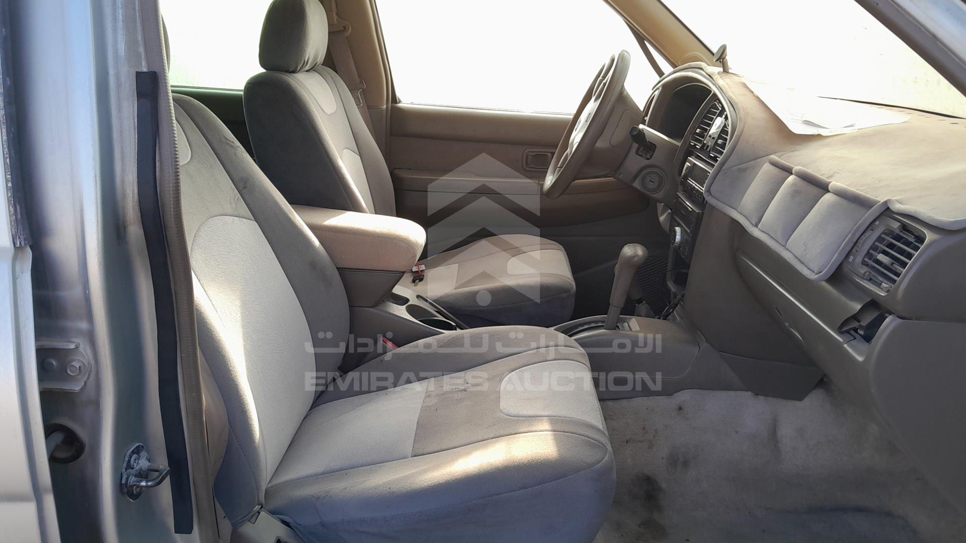 2004 NISSAN PATHFINDER VIN: JN8DR05YX4W700198