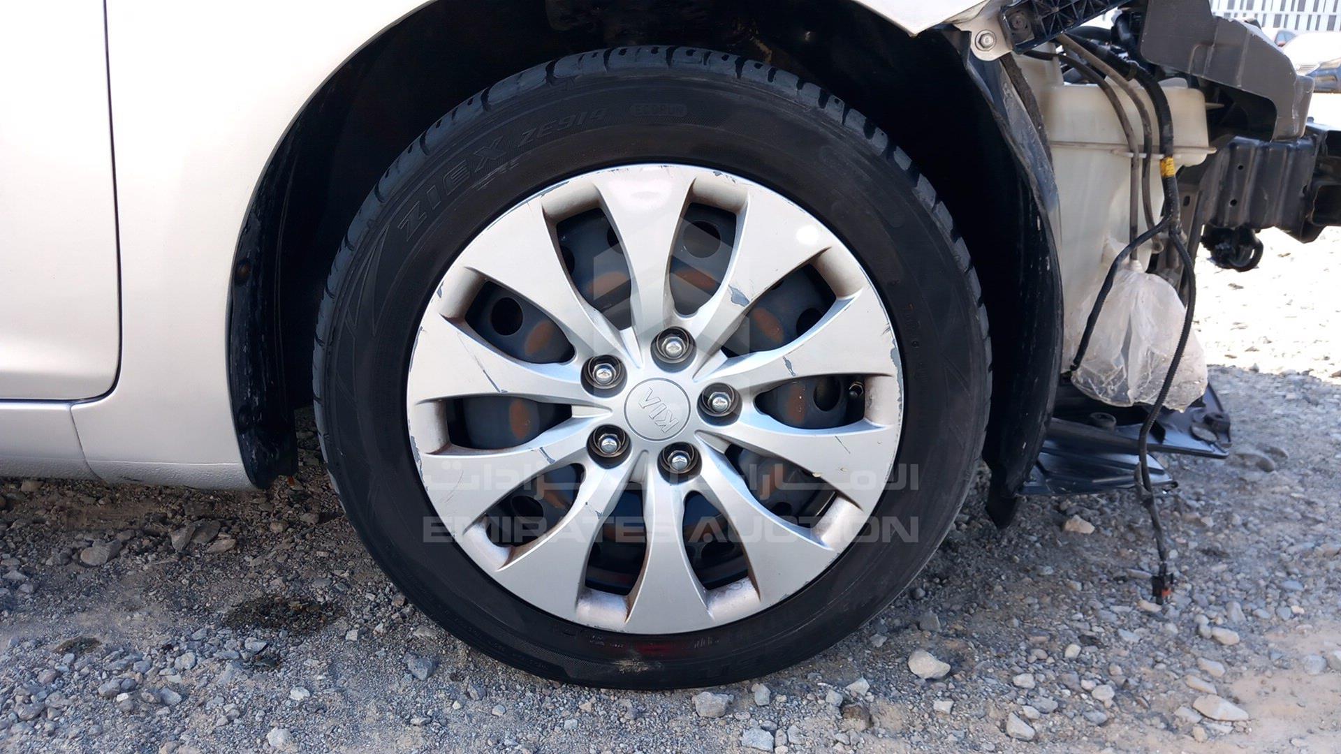 2018 KIA CARENS VIN: KNAHT8111J7187593