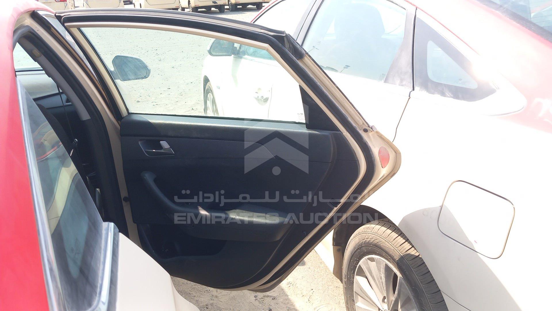 2018 HYUNDAI SONATA VIN: KMHE24132JA082093